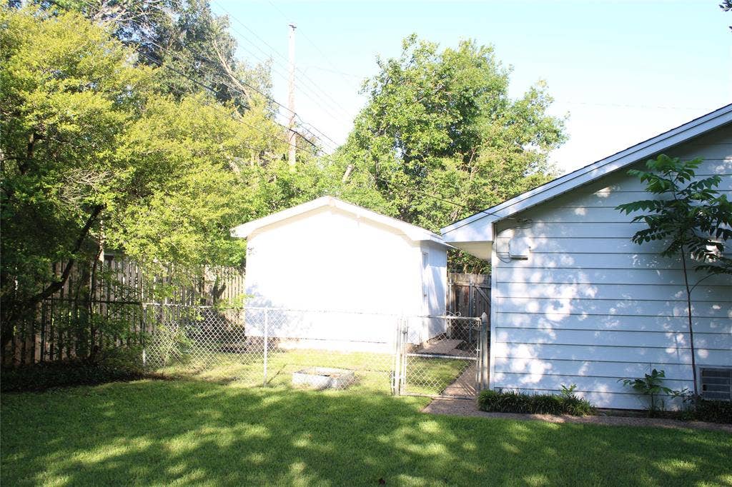4900 Lake Hurst Drive, Waco, TX 76710 4900 Lake Hurst Drive, Waco, TX 76710
