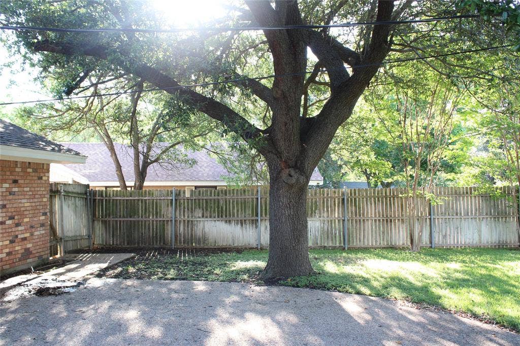 4900 Lake Hurst Drive, Waco, TX 76710 4900 Lake Hurst Drive, Waco, TX 76710