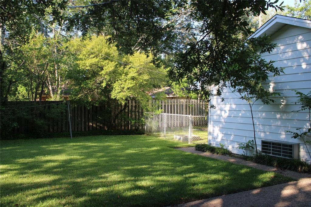 4900 Lake Hurst Drive, Waco, TX 76710 4900 Lake Hurst Drive, Waco, TX 76710