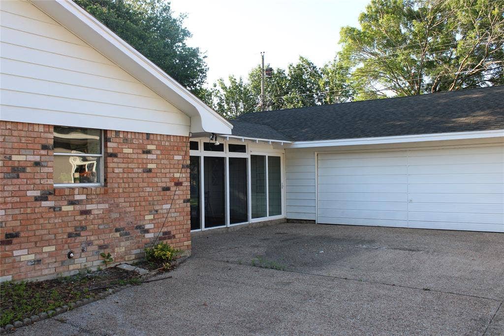 4900 Lake Hurst Drive, Waco, TX 76710 4900 Lake Hurst Drive, Waco, TX 76710