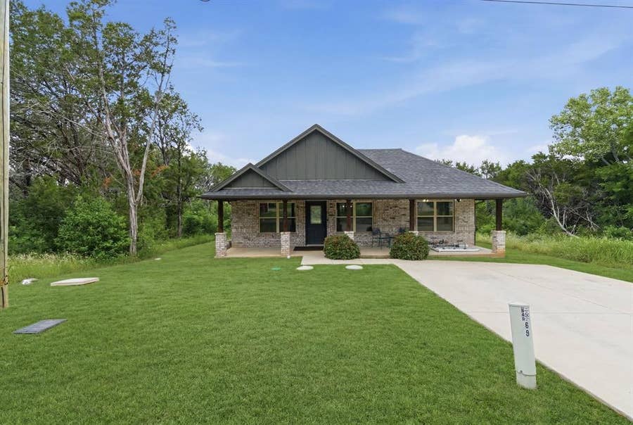 Property photo for 2926 Paluxy Trail, Granbury, TX