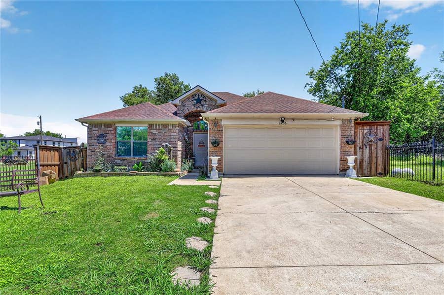 Property photo for 2206 Lapsley Street, Dallas, TX