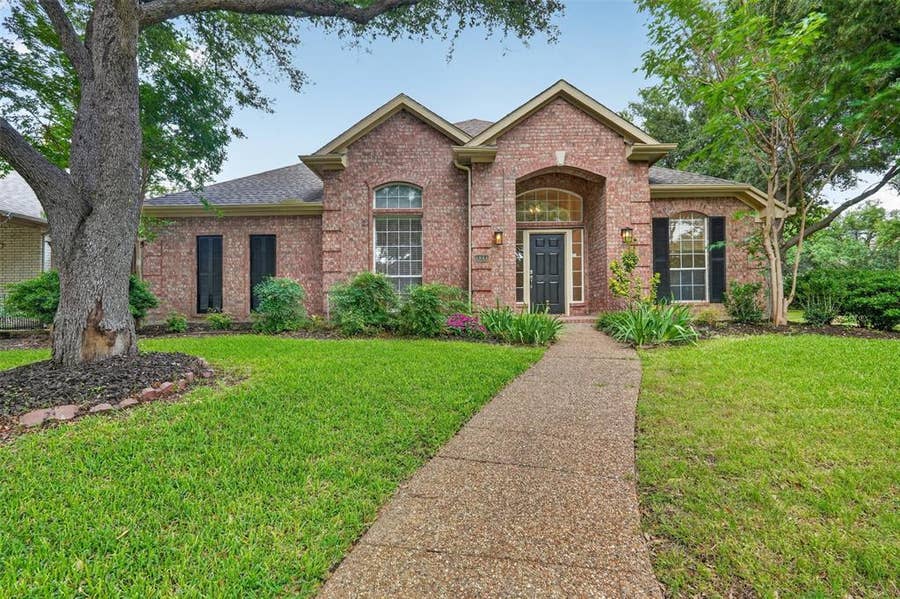 Property photo for 6864 Bushnell Drive, Plano, TX