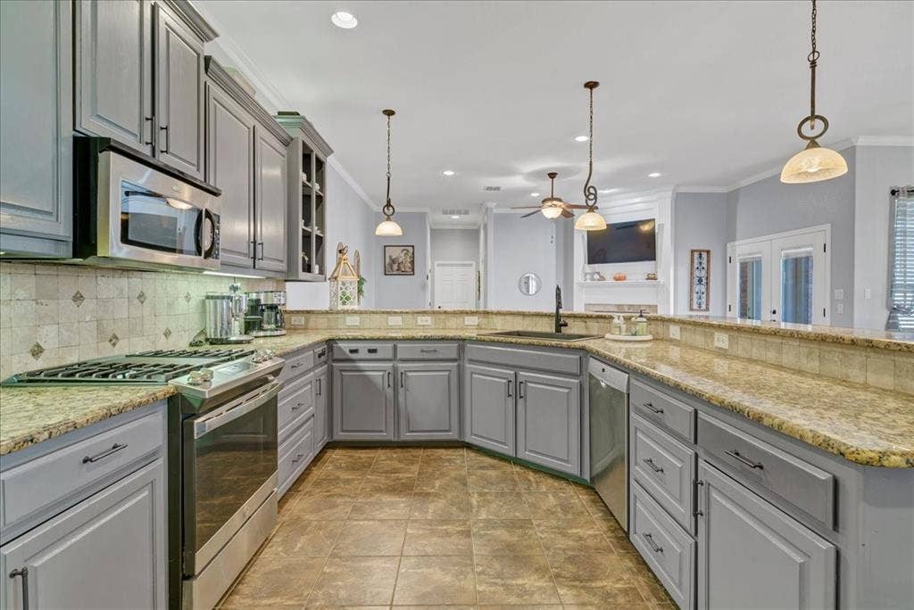3300 Fountain Way, Granbury, TX 76049 3300 Fountain Way, Granbury, TX 76049