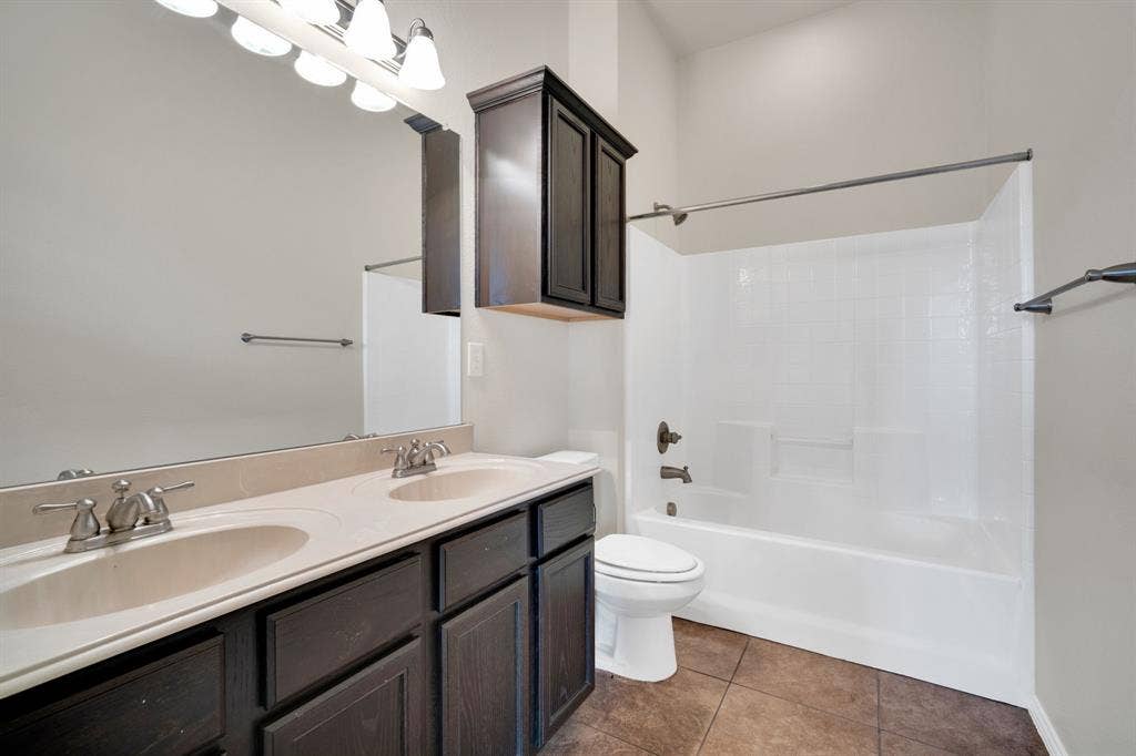 100 Windsor Circle, Waxahachie, TX 75165 100 Windsor Circle, Waxahachie, TX 75165