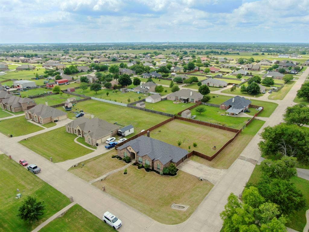 100 Windsor Circle, Waxahachie, TX 75165 100 Windsor Circle, Waxahachie, TX 75165