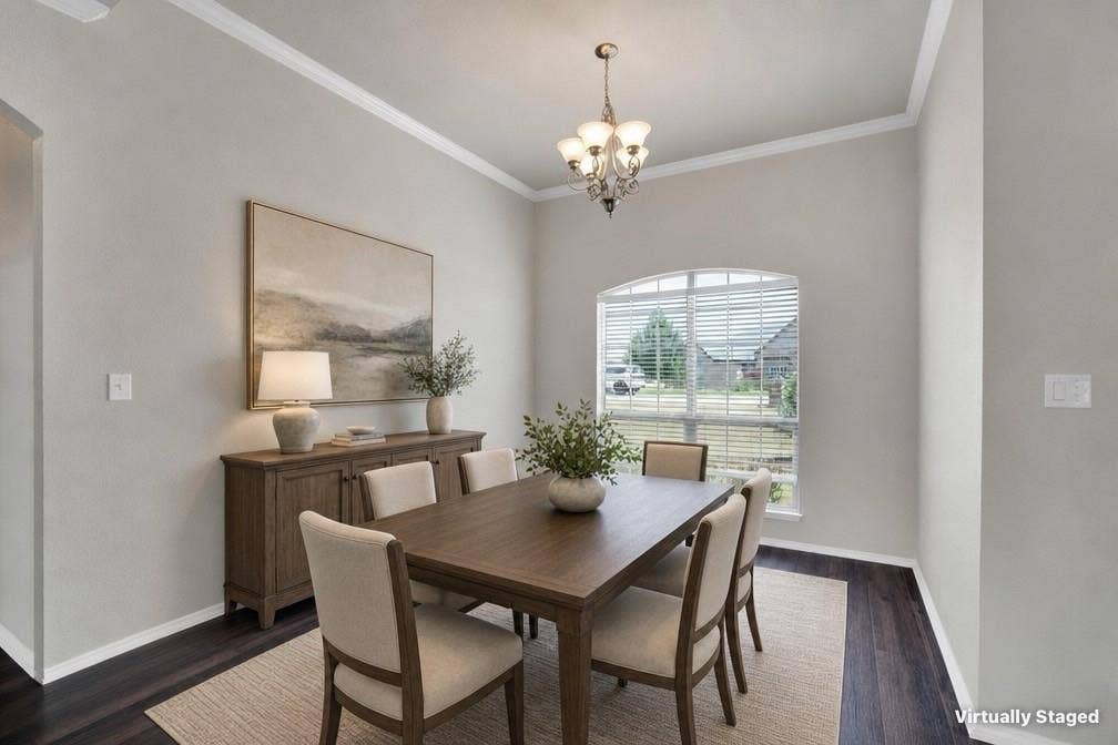 100 Windsor Circle, Waxahachie, TX 75165 Virtually Staged Dining Room