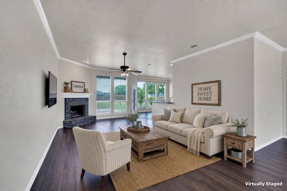 100 Windsor Circle, Waxahachie, TX 75165 Virtually Staged Living Room