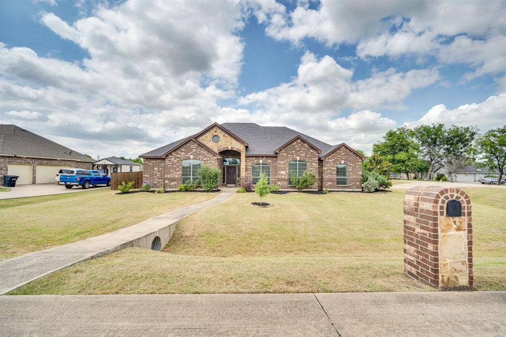 100 Windsor Circle, Waxahachie, TX 75165 100 Windsor Circle, Waxahachie, TX 75165