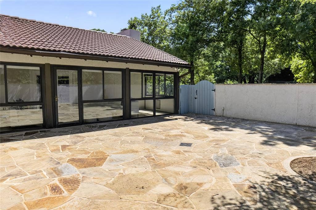 690 Orchid Hill Lane, Copper Canyon, TX 76226 Side courtyard fenced in patio area