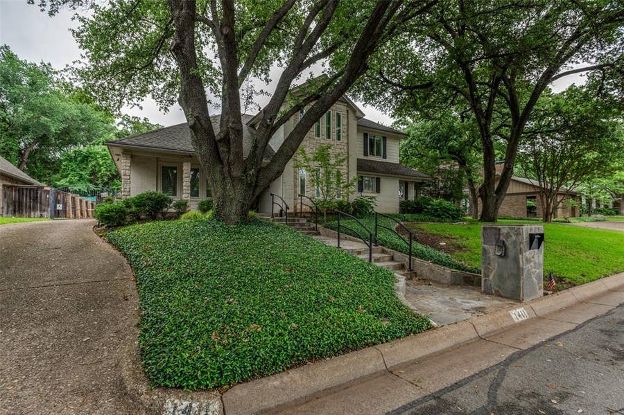 Property photo for 1411 Clubview Court, Arlington, TX