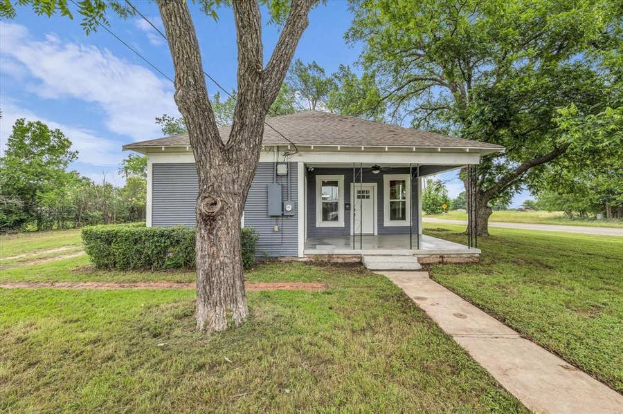Property photo for 620 Washington Street, McGregor, TX