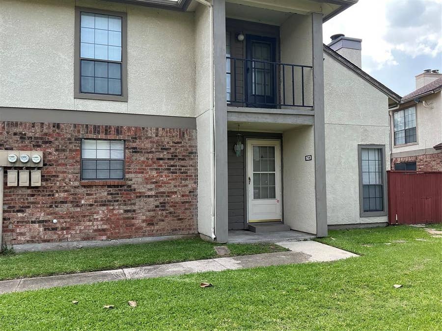Property photo for 923 Turtle Lake Boulevard, Irving, TX