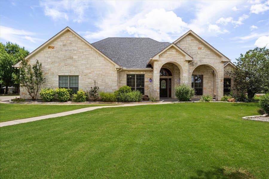 Property photo for 2009 Wigeon Street, Granbury, TX