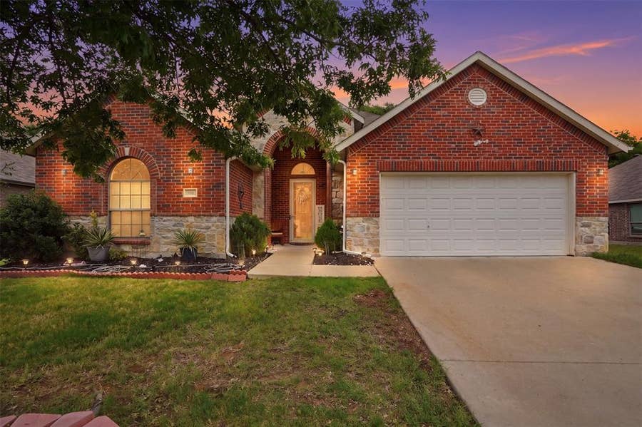 Property photo for 614 Catherine Lane, Seagoville, TX