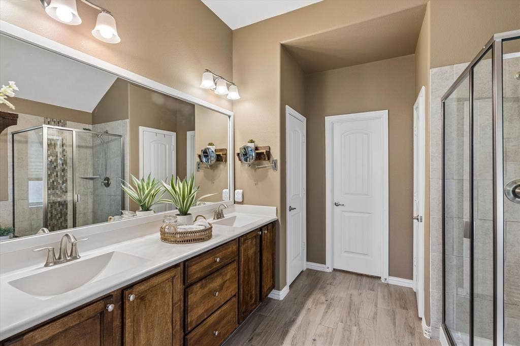 14824 Rocky Face Lane, Fort Worth, TX 76052 Primary bathroom with double Vanity.