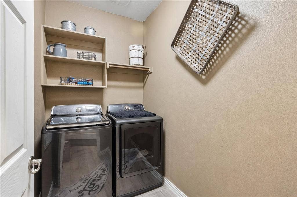 14824 Rocky Face Lane, Fort Worth, TX 76052 Full size laundry area