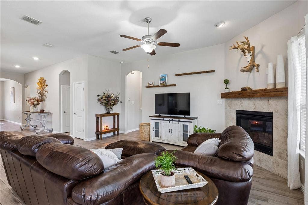 14824 Rocky Face Lane, Fort Worth, TX 76052 Plenty room for entertaining.