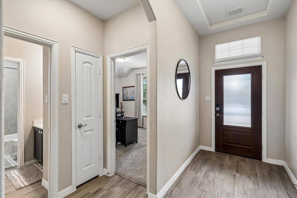 14824 Rocky Face Lane, Fort Worth, TX 76052 Open Foyer with lots of decorating possibilities.