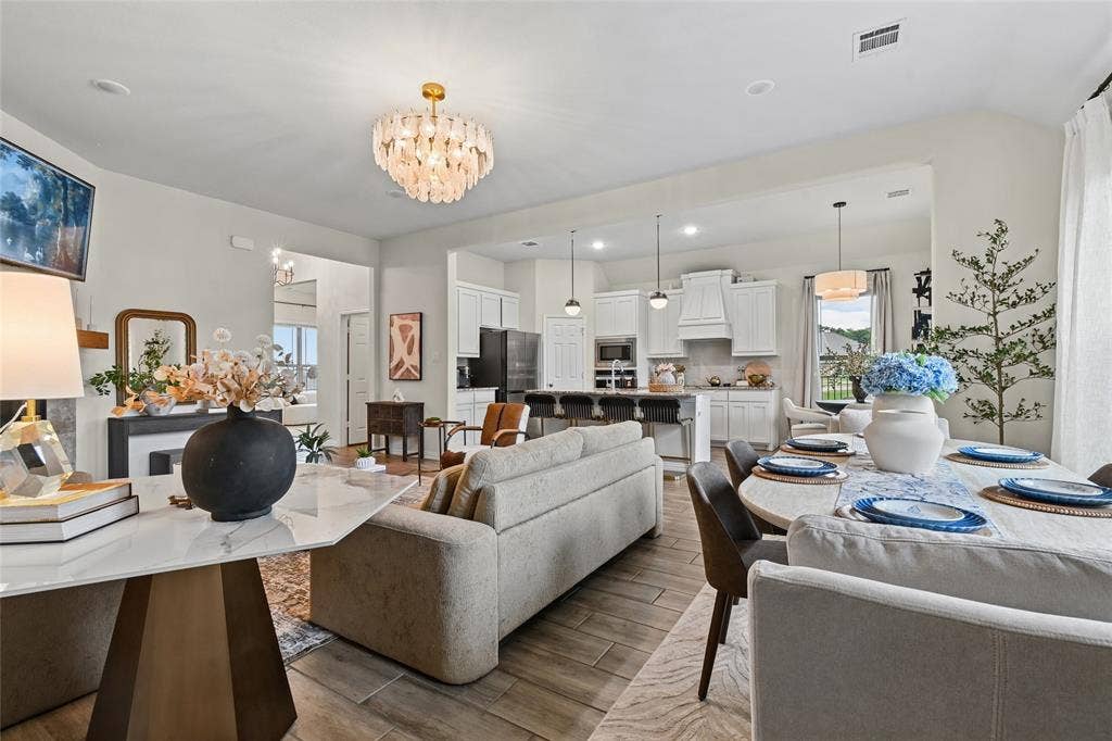 2532 Bunker Hill Drive, Burleson, TX 76028 2532 Bunker Hill Drive, Burleson, TX 76028