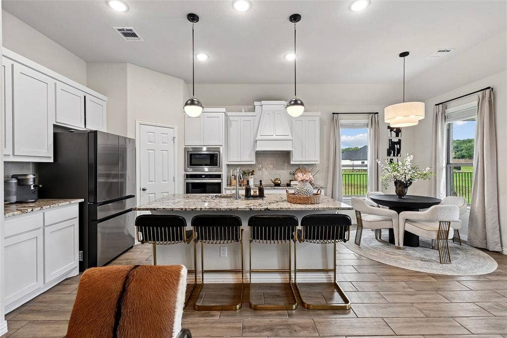 2532 Bunker Hill Drive, Burleson, TX 76028 2532 Bunker Hill Drive, Burleson, TX 76028