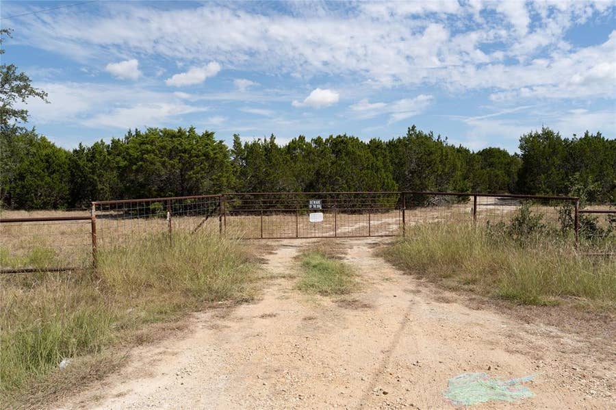 Property photo for 1934 Live Oak Cemetery Road, Killeen, TX