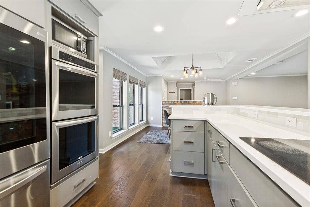 14913 Oaks North Drive, Addison, TX 75254