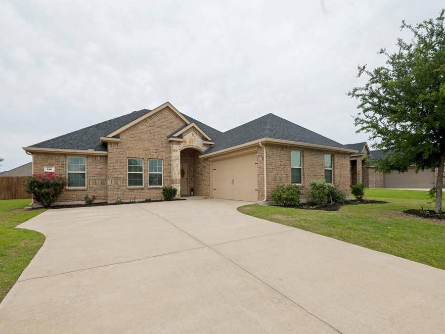 Property photo for 510 Woodhaven Drive, Waxahachie, TX