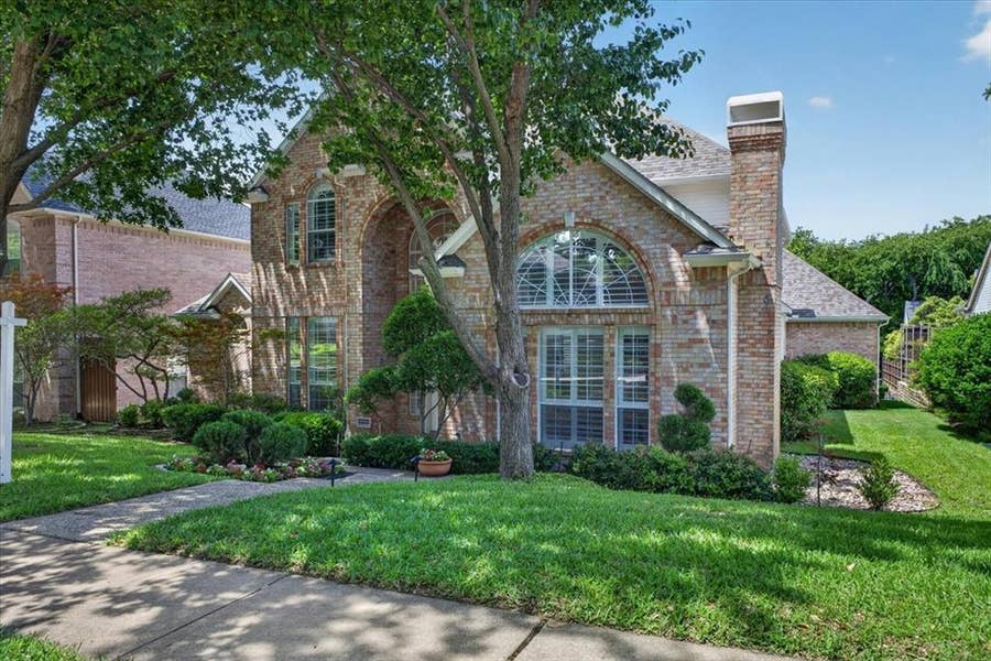Property photo for 18719 Thorntree Lane, Dallas, TX