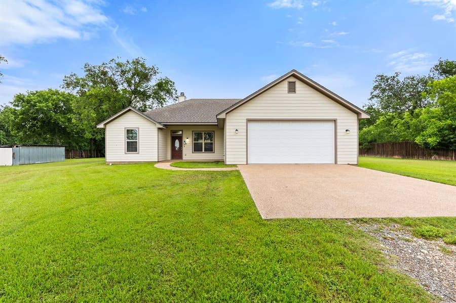 Property photo for 263 E Cougar Lane, China Spring, TX