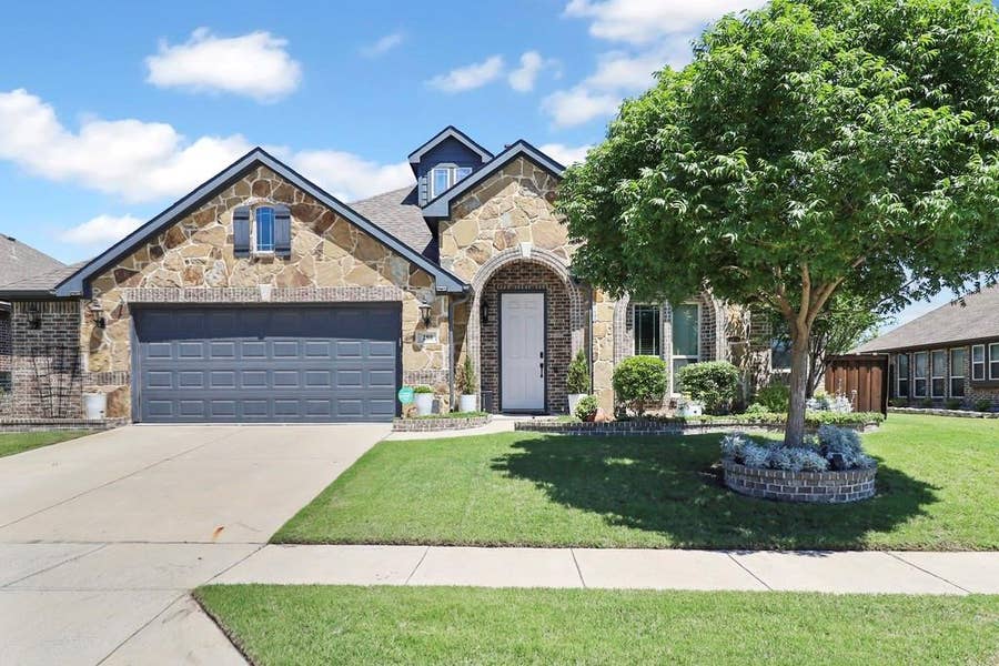 Property photo for 280 Armstrong Lane, Lavon, TX