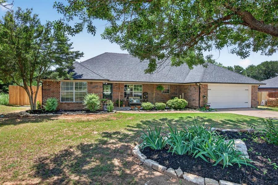 Property photo for 310 Vista Drive, Granbury, TX