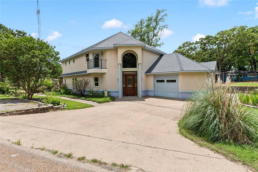Property photo for 142 Deer Island Road, Mabank, TX