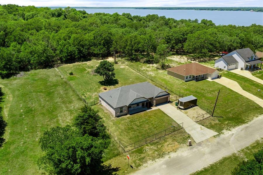 Property photo for 10718 Karen Sue Court, Quinlan, TX