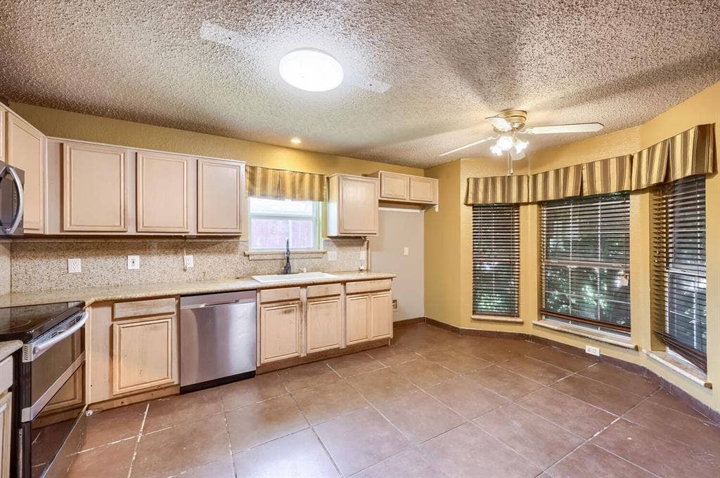 9324 Teagarden Road, Dallas, TX 75217 9324 Teagarden Road, Dallas, TX 75217