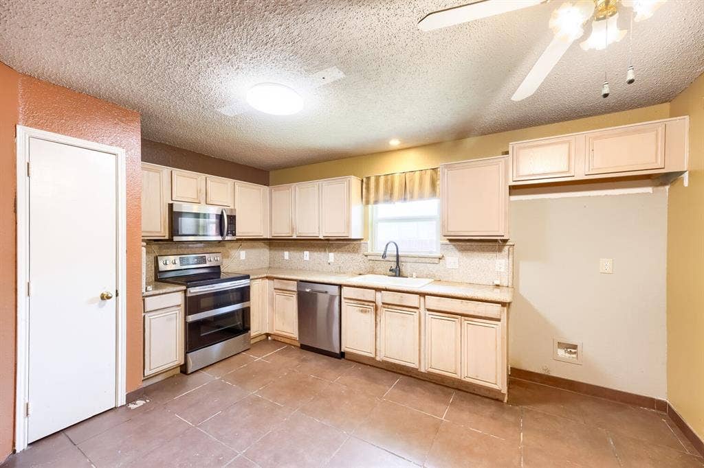 9324 Teagarden Road, Dallas, TX 75217 9324 Teagarden Road, Dallas, TX 75217