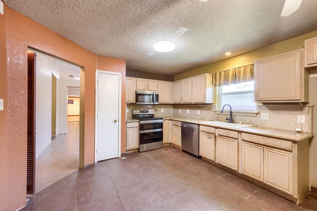 9324 Teagarden Road, Dallas, TX 75217 9324 Teagarden Road, Dallas, TX 75217