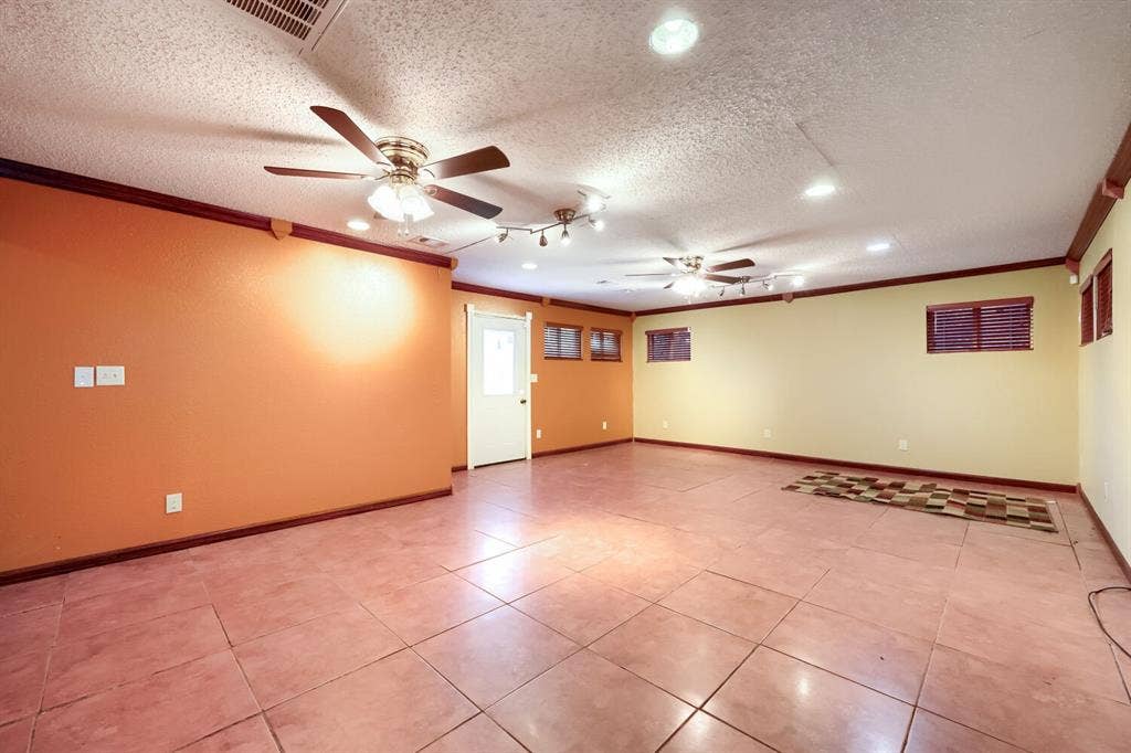 9324 Teagarden Road, Dallas, TX 75217 9324 Teagarden Road, Dallas, TX 75217