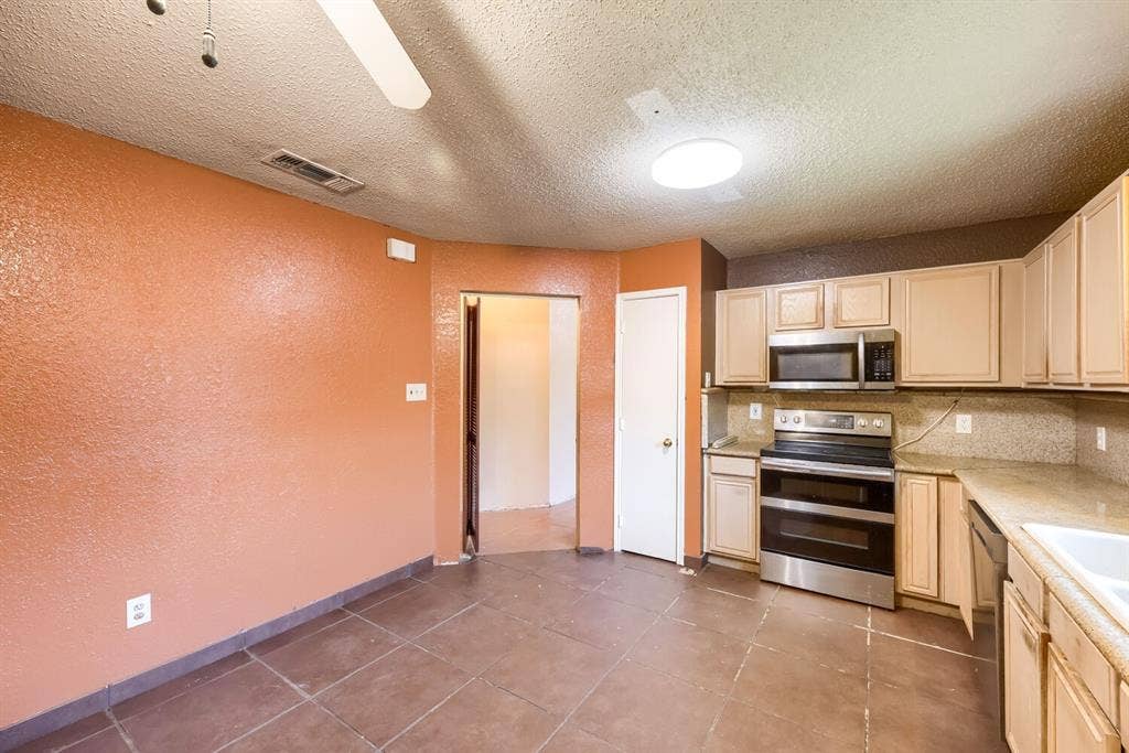 9324 Teagarden Road, Dallas, TX 75217 9324 Teagarden Road, Dallas, TX 75217