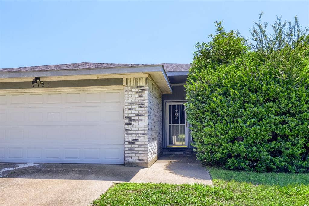 9324 Teagarden Road, Dallas, TX 75217 9324 Teagarden Road, Dallas, TX 75217