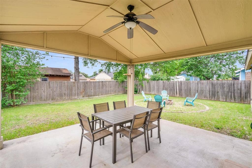 5928 Chisholm Trail, Haltom City, TX 76148 Covered patio