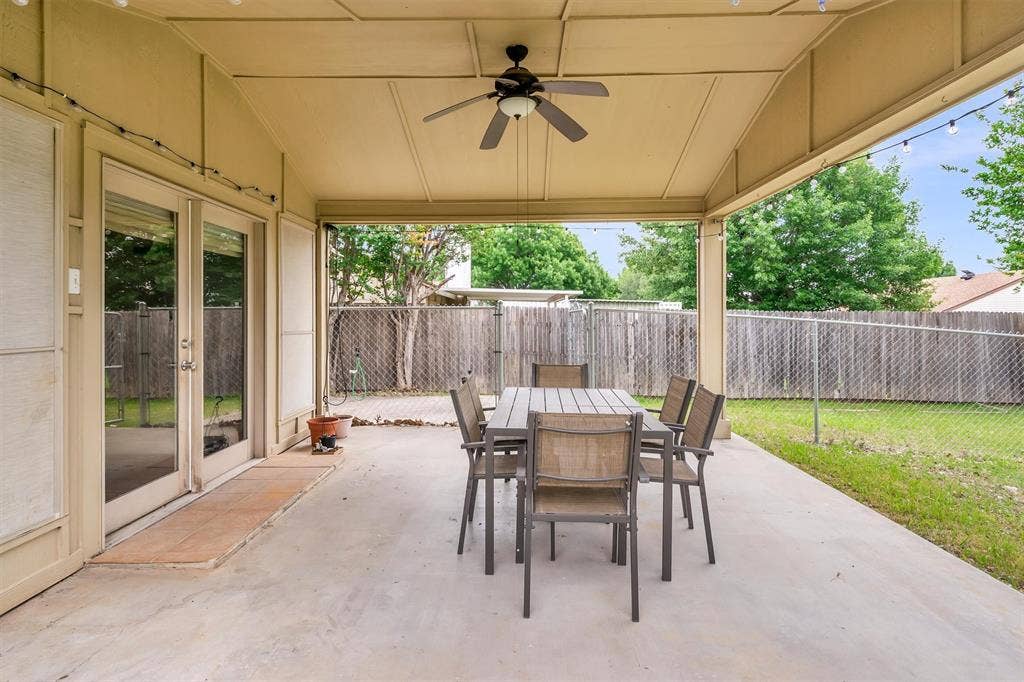 5928 Chisholm Trail, Haltom City, TX 76148 Covered patio