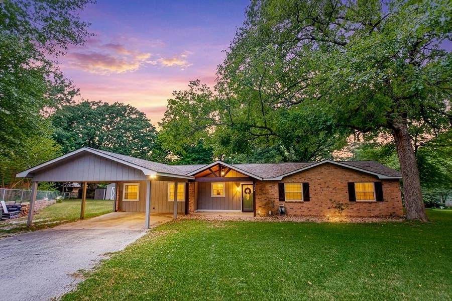 Property photo for 105 Grass Knoll Drive, Hideaway, TX