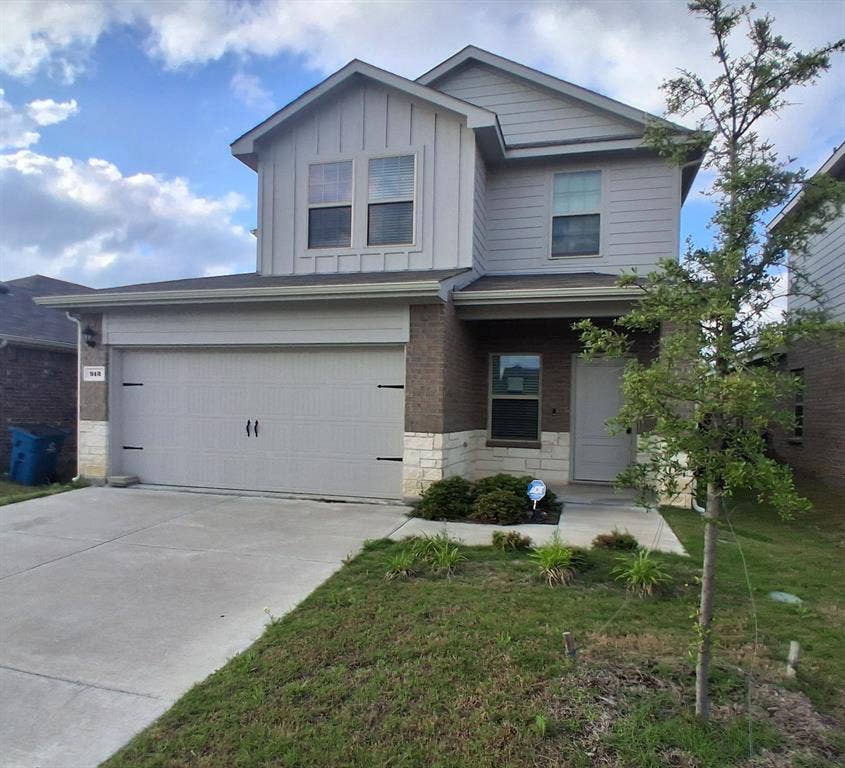 Property photo for 913 Country Road, Royse City, TX