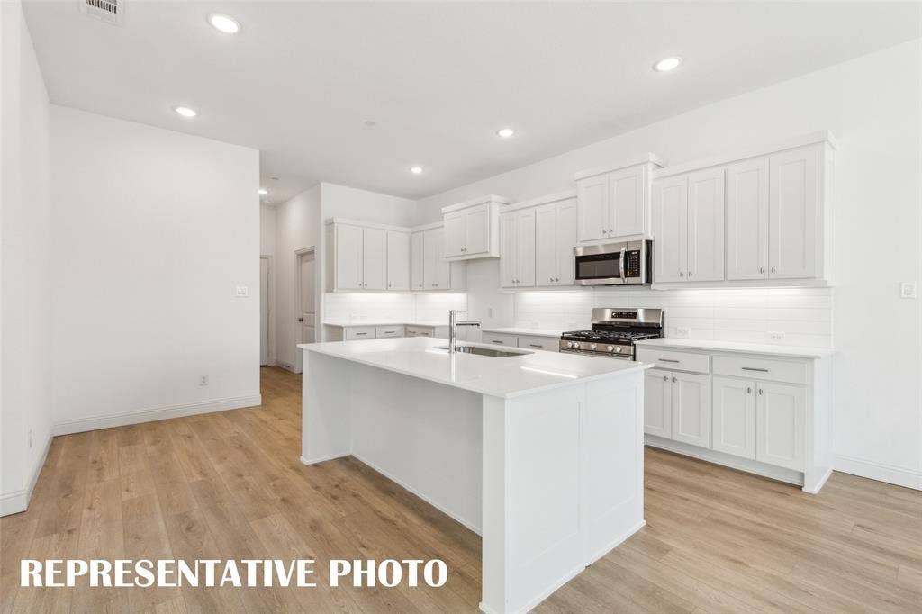 1026 Splitrock Drive, Allen, TX 75013 The oversized kitchen island creates the prefect place for friends and family to gather. REPRESENTATIVE PHOTO