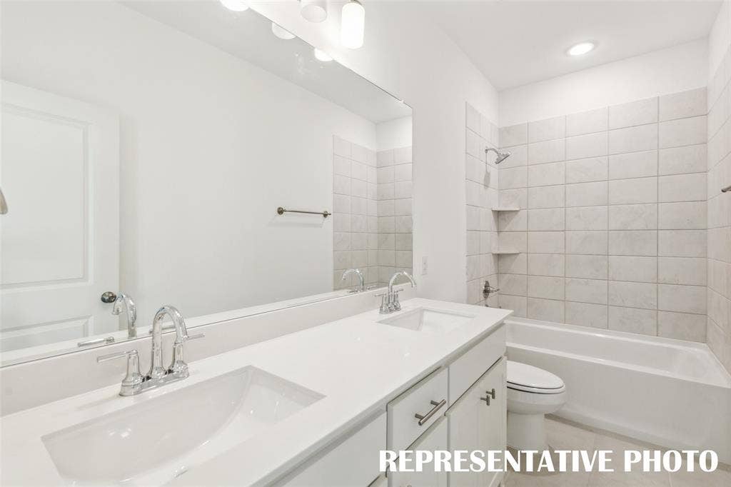 1026 Splitrock Drive, Allen, TX 75013 Friends and family will enjoy their own space in this thoughtfully designed guest bath. REPRESENTATIVE PHOTO