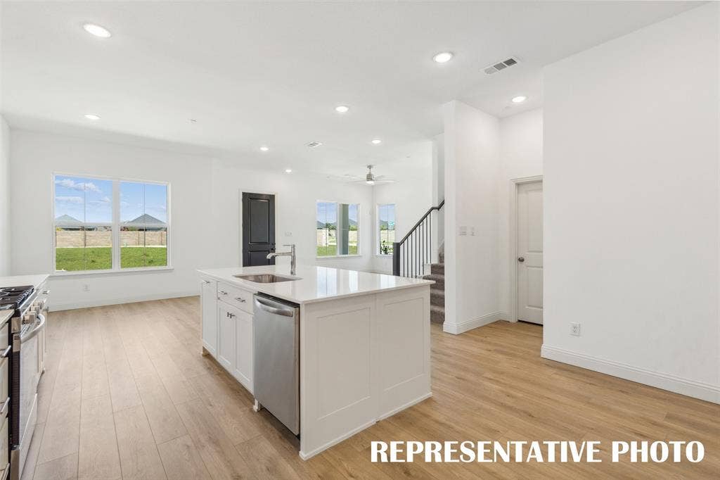 1026 Splitrock Drive, Allen, TX 75013 The chef will never be left out of the party in this wonderful home. REPRESENTATIVE PHOTO