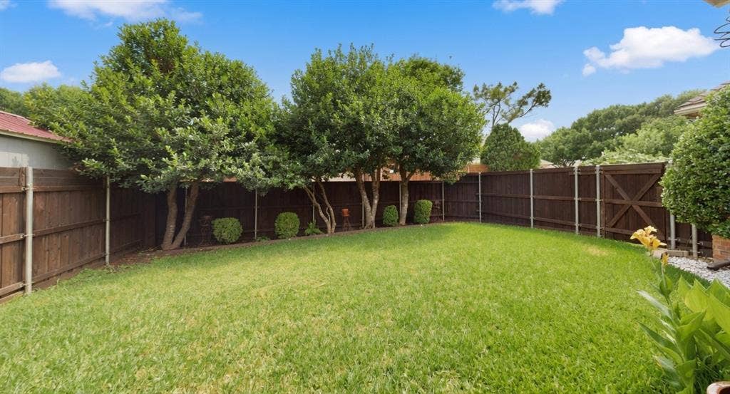 1432 Honey Locust Drive, Plano, TX 75023 Very private yard