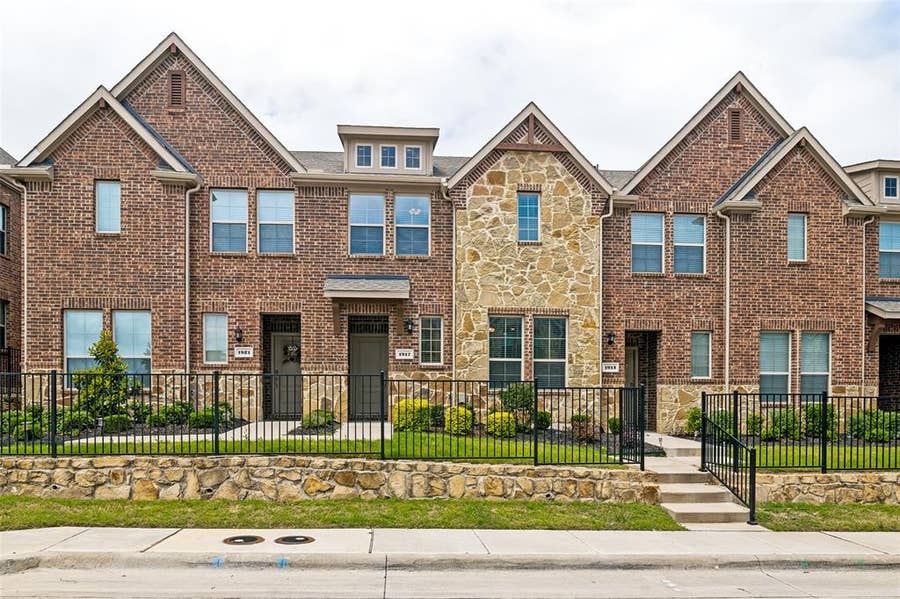 Property photo for 1917 Buffalo Hill Drive, Mesquite, TX