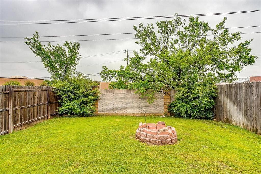 812 Walnut Street, Burleson, TX 76028 812 Walnut Street, Burleson, TX 76028